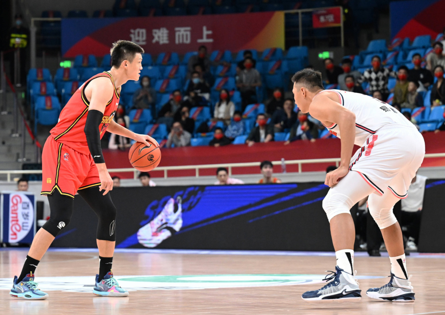 爱游戏在线深圳男篮发布备战花絮，赛后刷新队史纪录，欧超杯任务艰巨，控场能力受关注(娱乐跑男当曹贼白鹿破防了)